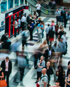 Personnes circulant dans un ERP