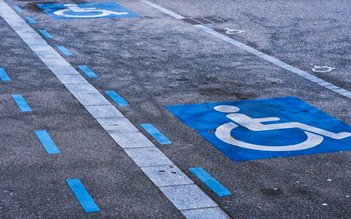 place de stationnement pour handicapé