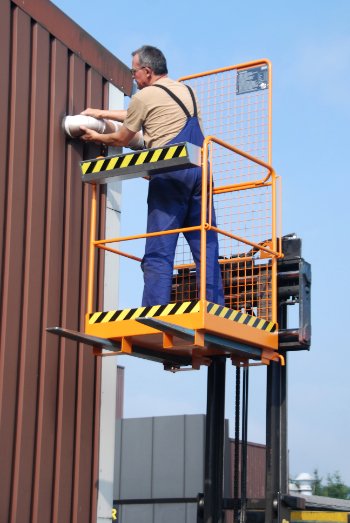 nacelle de travail sur chariot élévateur